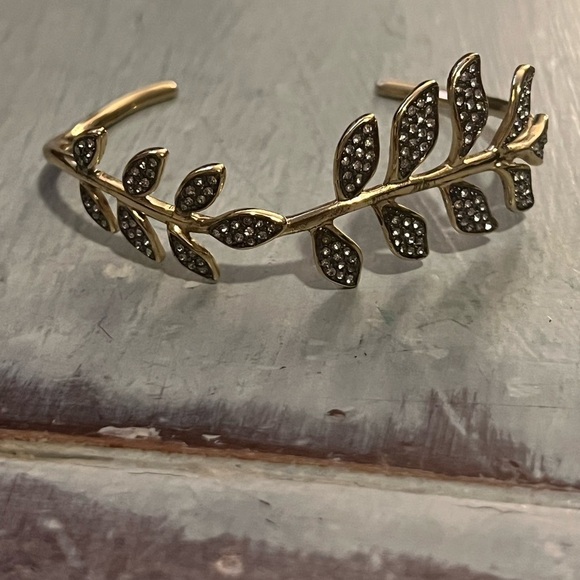 Stella & Dot Ivie Pave Rhinestone Gold Tone Thin Cuff Bracelet - Picture 1 of 9